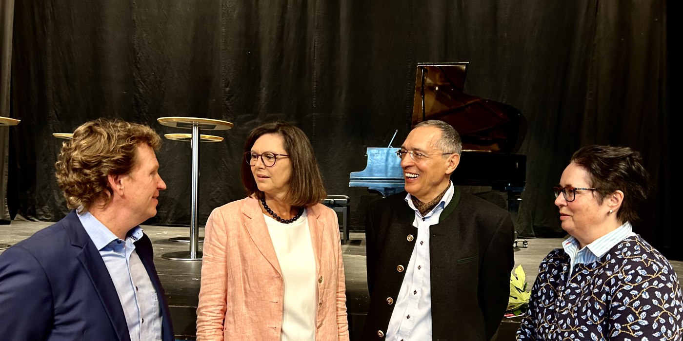 Ilse Aigner mit FLTB und Kulturamtschefin, © Freies Landestheater Bayern