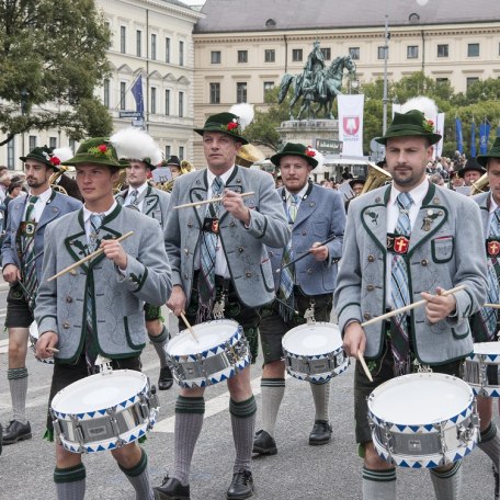 Eine Trachtengruppe des Festzugs zum Oktoberfest, © Fotostudio Liebhart