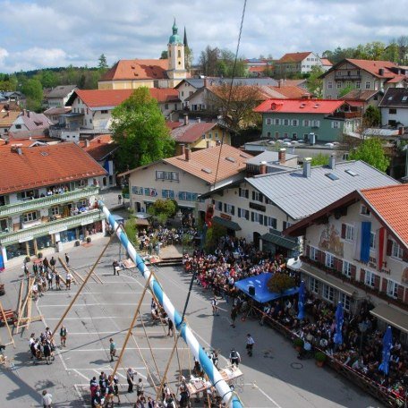 Aufstellung Maibaum 2022, &copy; Hans L&ouml;w