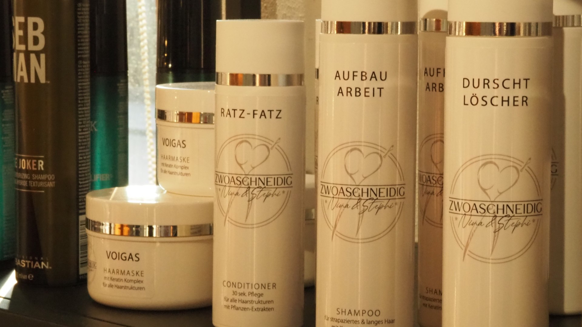 Haarprodukte Zwoaschneidig, © Selina Benda