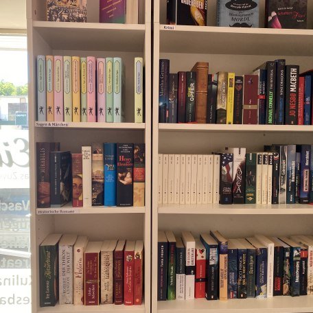 Bücherregal, © Amelie Knaus
