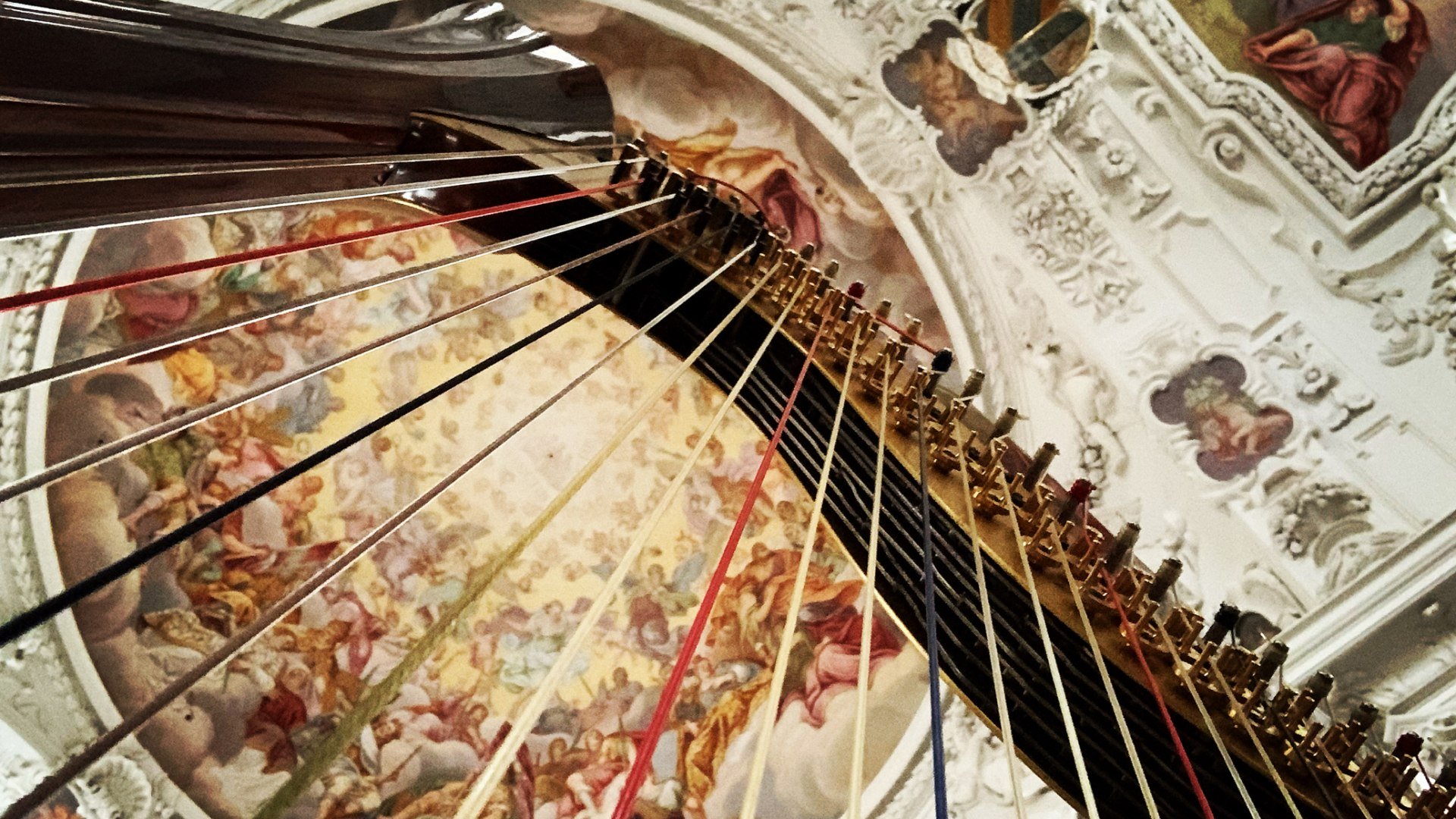 Die Harfe in der Kirche, © Stefanie Polifka
