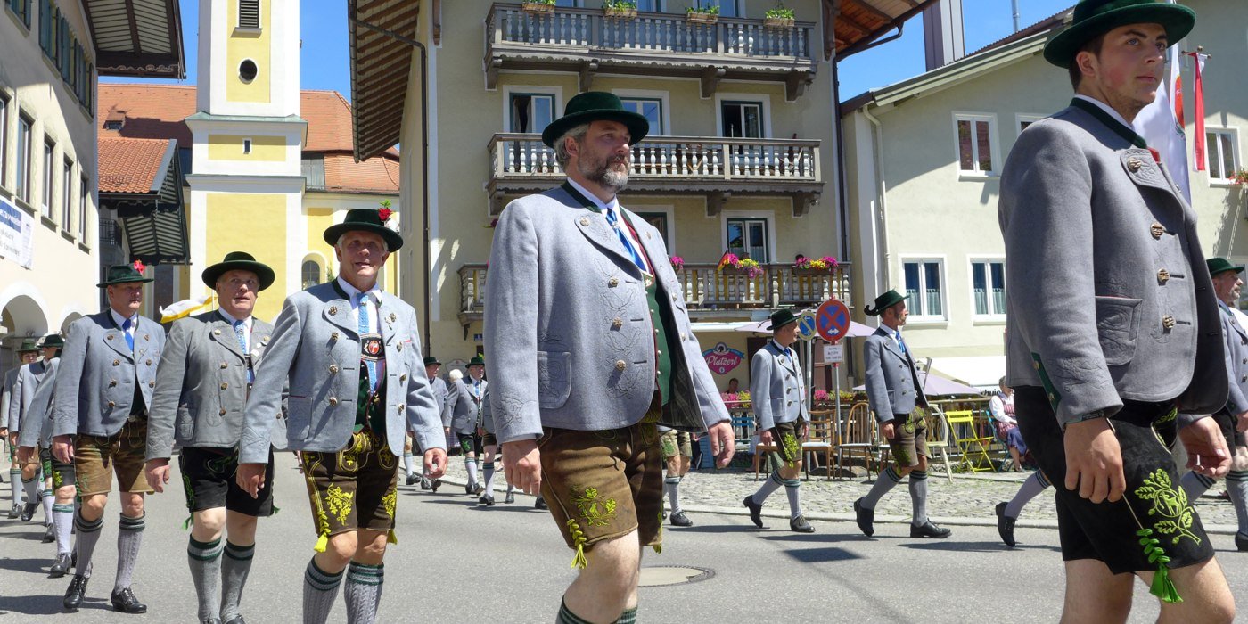 Miesbacher Tracht_Titel_Stadtplatz