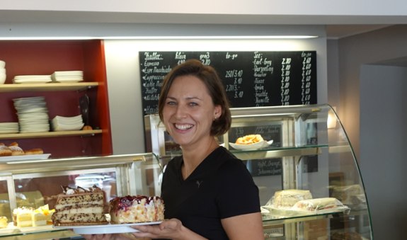 Kuchenbestellung an der Theke, © Verena Wolf Kuchenbestellung an der Theke, © Verena Wolf