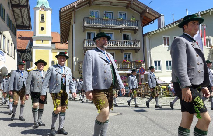 Miesbacher Tracht_Titel_Stadtplatz