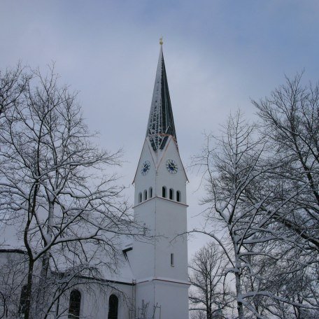 verschneite Apostelkirche, © Isabella Krobisch