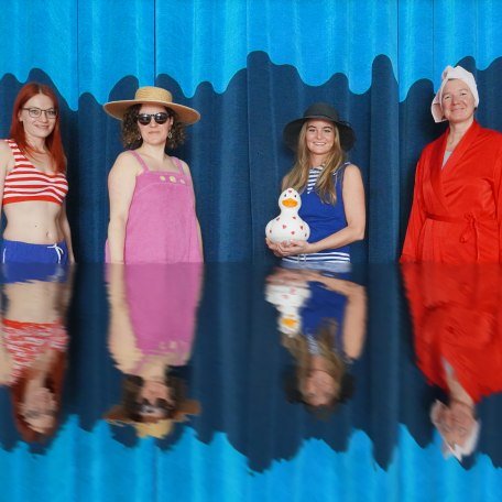 Team beim Baden, © Isabella Krobisch