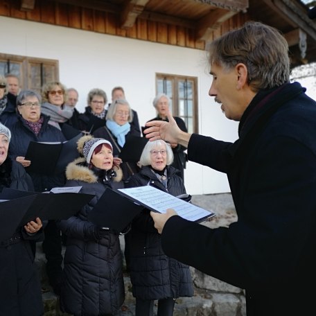 Hans Peljak mit der Singvereinigung, © Privat