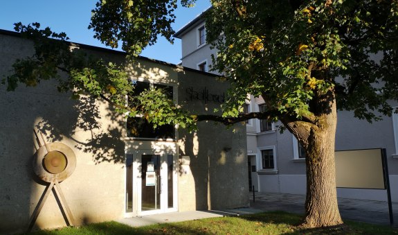 Miesbacher Stadtbücherei außen, © Isabella Krobisch