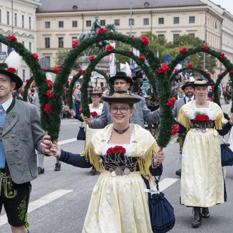 Trachtengruppe des Festzugs zum Oktoberfest, © Fotostudio Liebhart